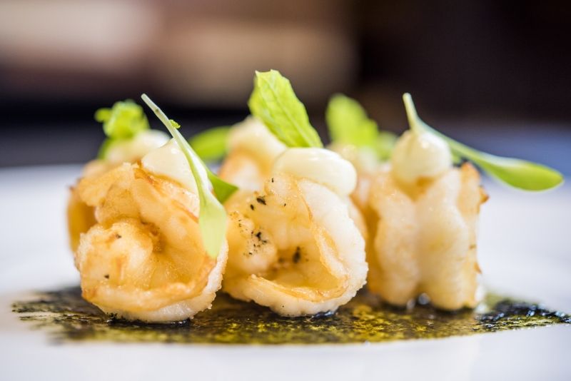 Receta de langostinos fritos en salsa nori y Mahonesa de Wasabi - Saborea Huelva